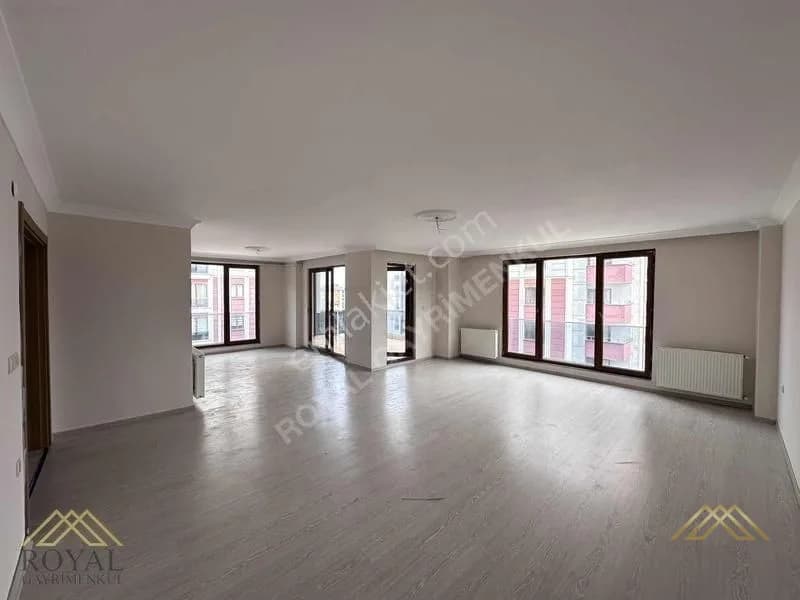 Yalıncak Mah., 4+1 Daire – 230 m², 5 Yaşında, 7M 20