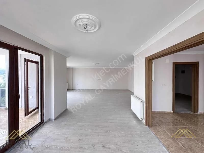 Yalıncak Mah., 4+1 Daire – 230 m², 5 Yaşında, 7M 33